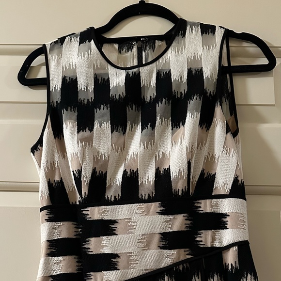BCBGMaxAzria Black and White patterned Minidress in size 2 (Like New!) - Picture 2 of 8